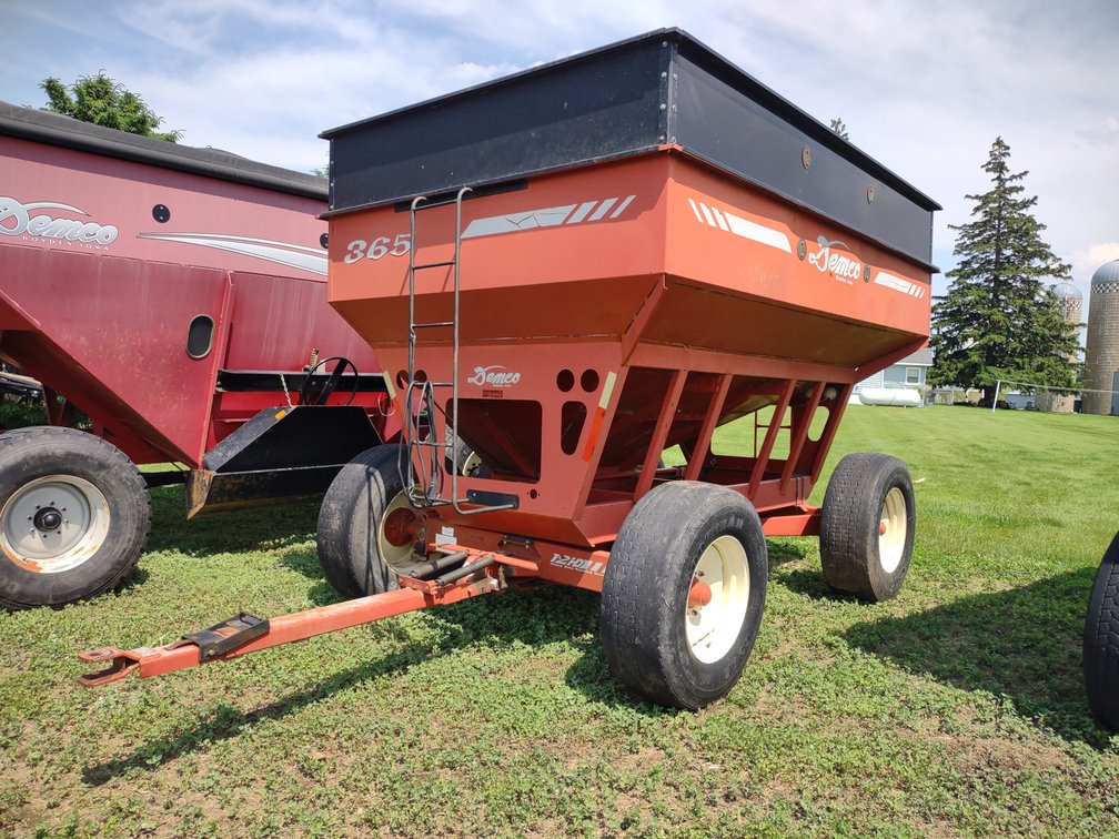 DEMCO 365 GRAVITY WAGON