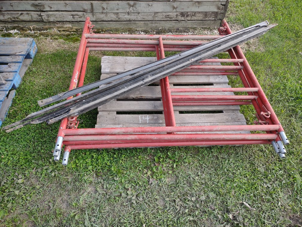SCAFFOLD/BRACING