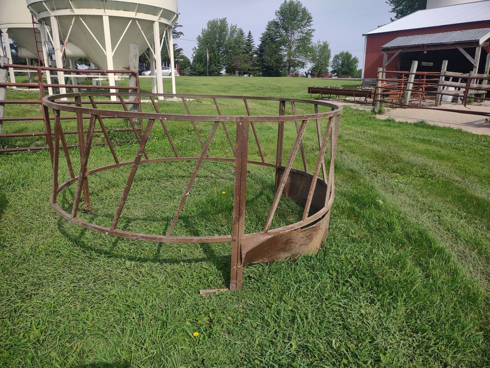 ROUND BALE FEEDER