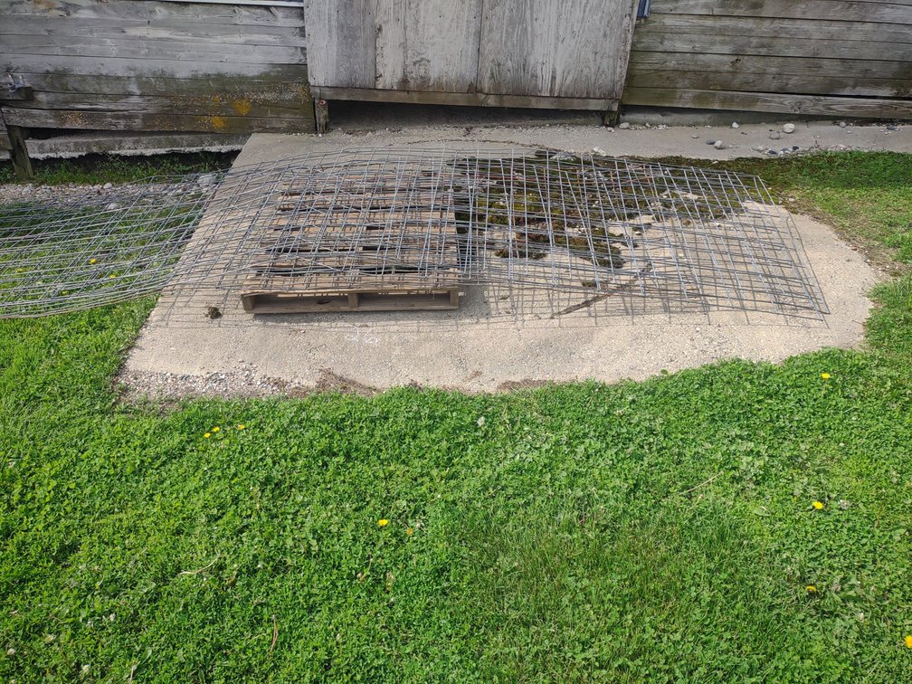 WIRE FENCE PANELS