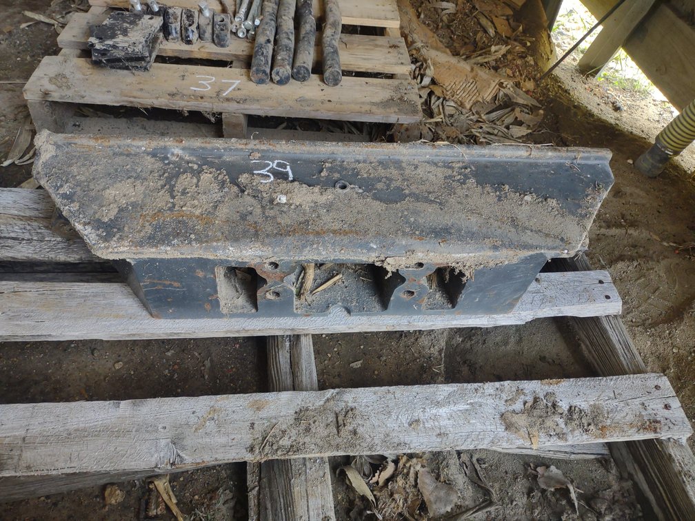 FRONT WEIGHT BRACKET