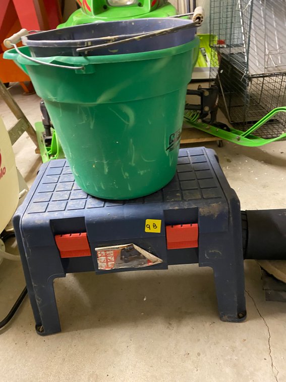 2 BUCKETS AND TOOLBOX