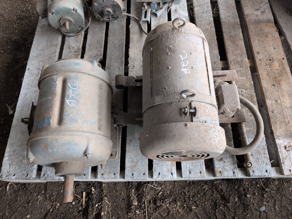 MOTORS