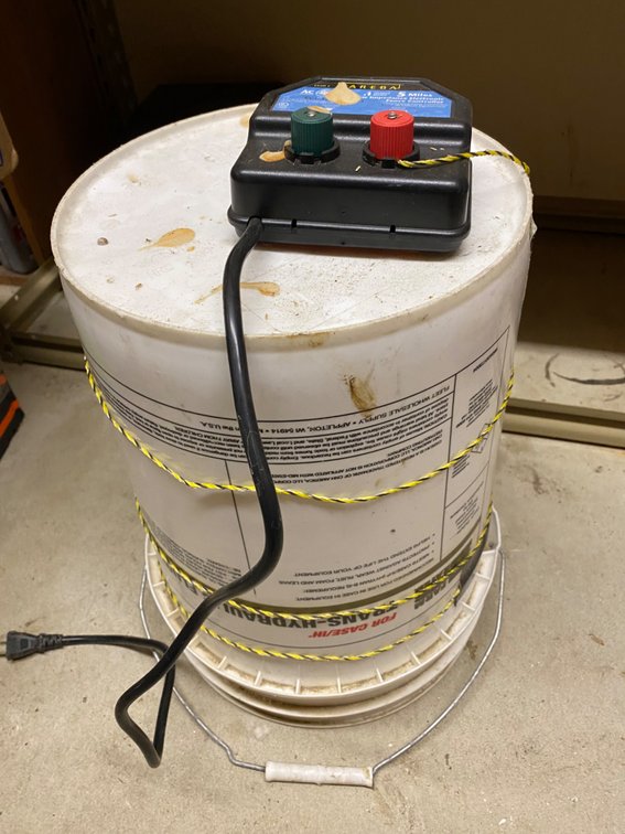 ELECTRIC FENCER