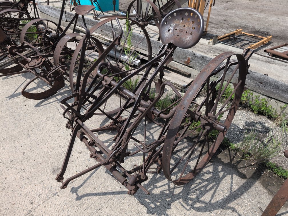 VINTAGE CULTIVATOR