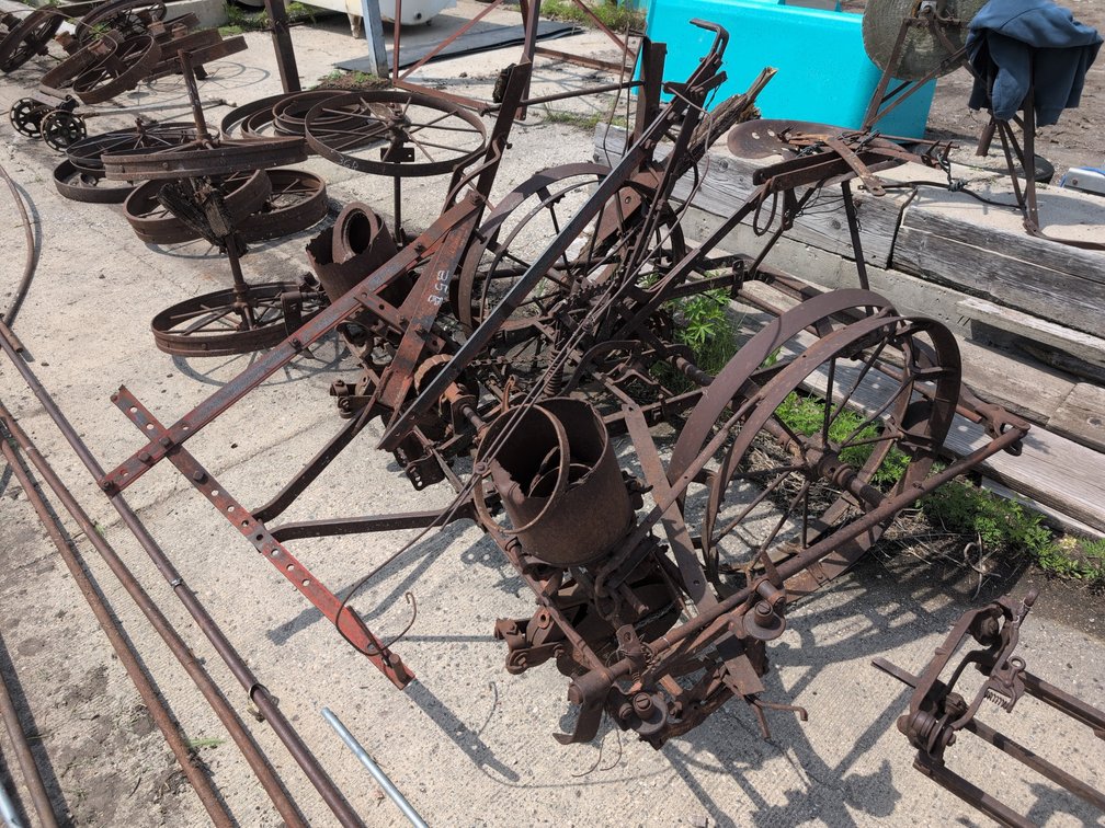 VINTAGE 2-ROW PLANTER