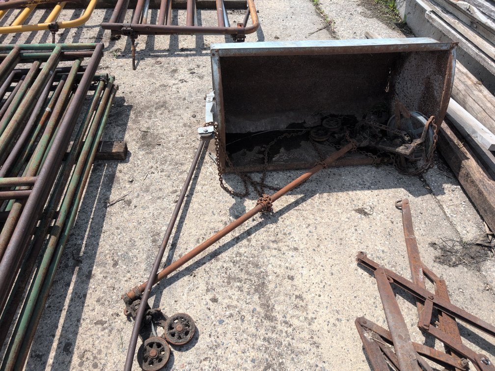 BUCKET WITH TROLLEY