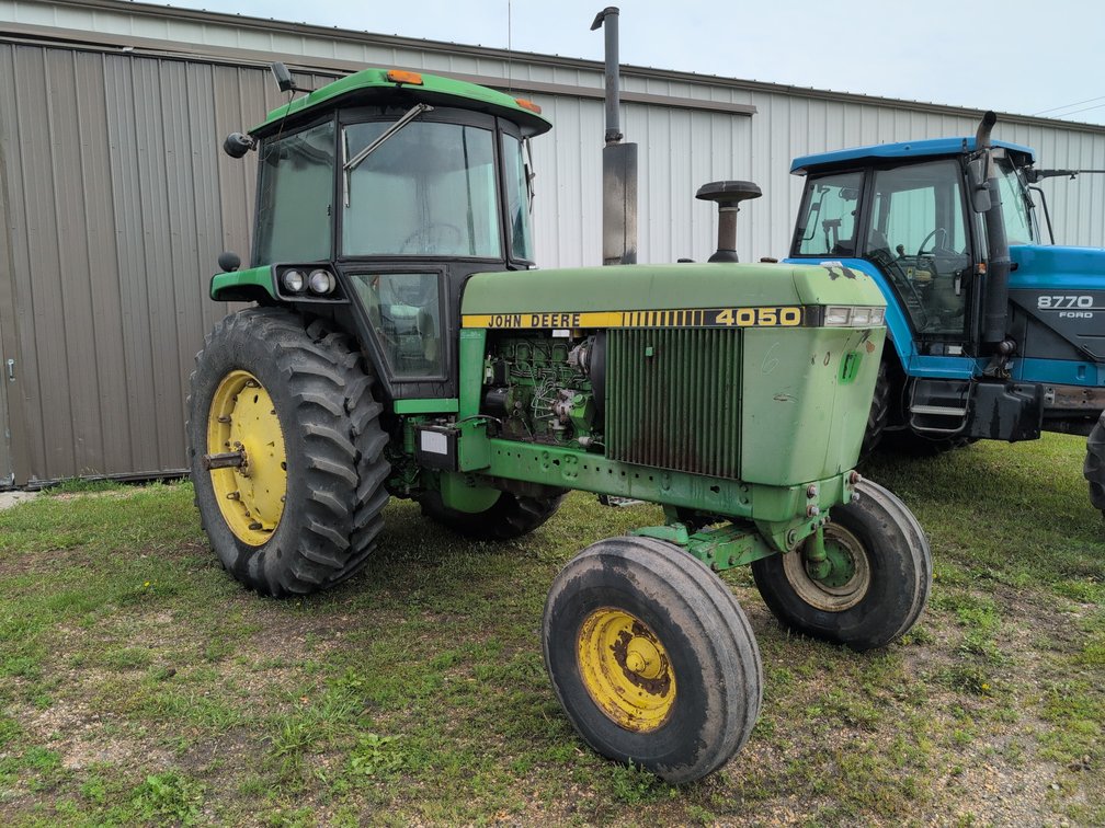 JOHN DEERE 4050 