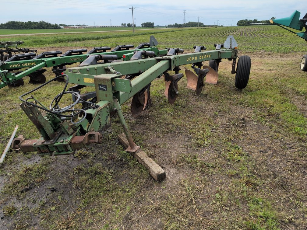 JOHN DEERE 2700 PLOW