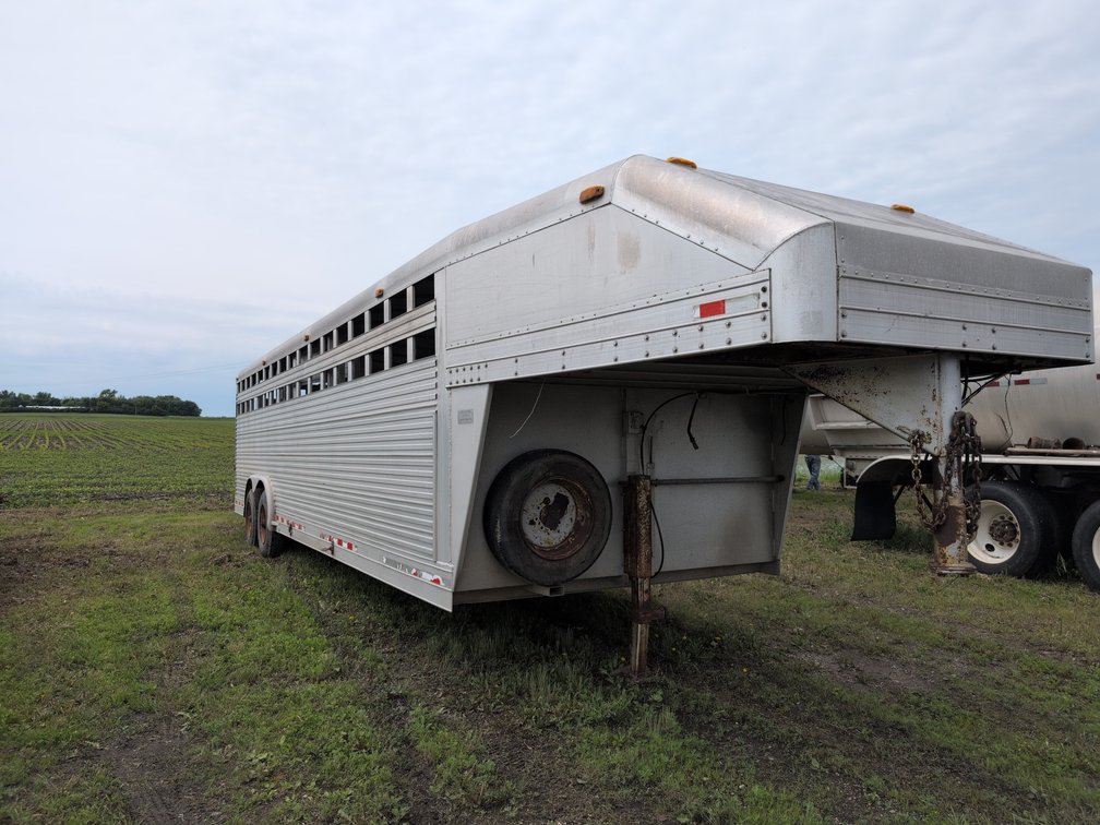 4 STAR LIVESTOCK TRAILER