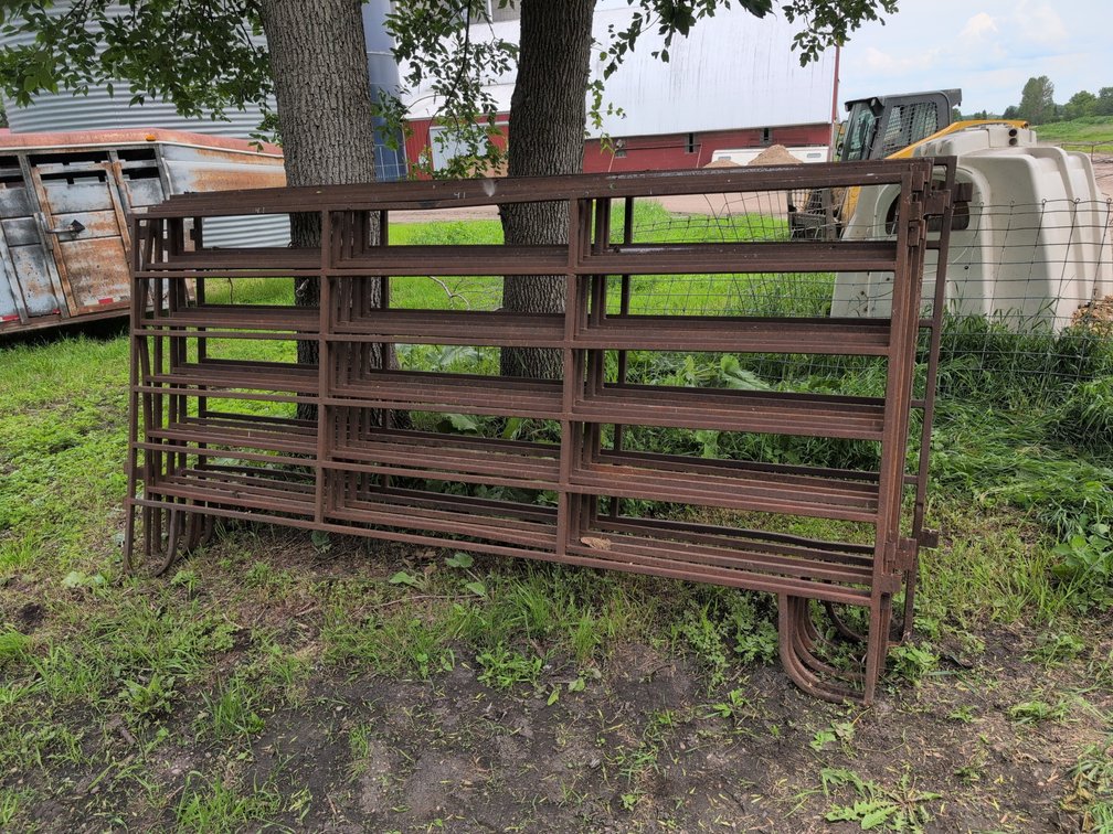 [6] 10' STEEL GATES, 6 BAR