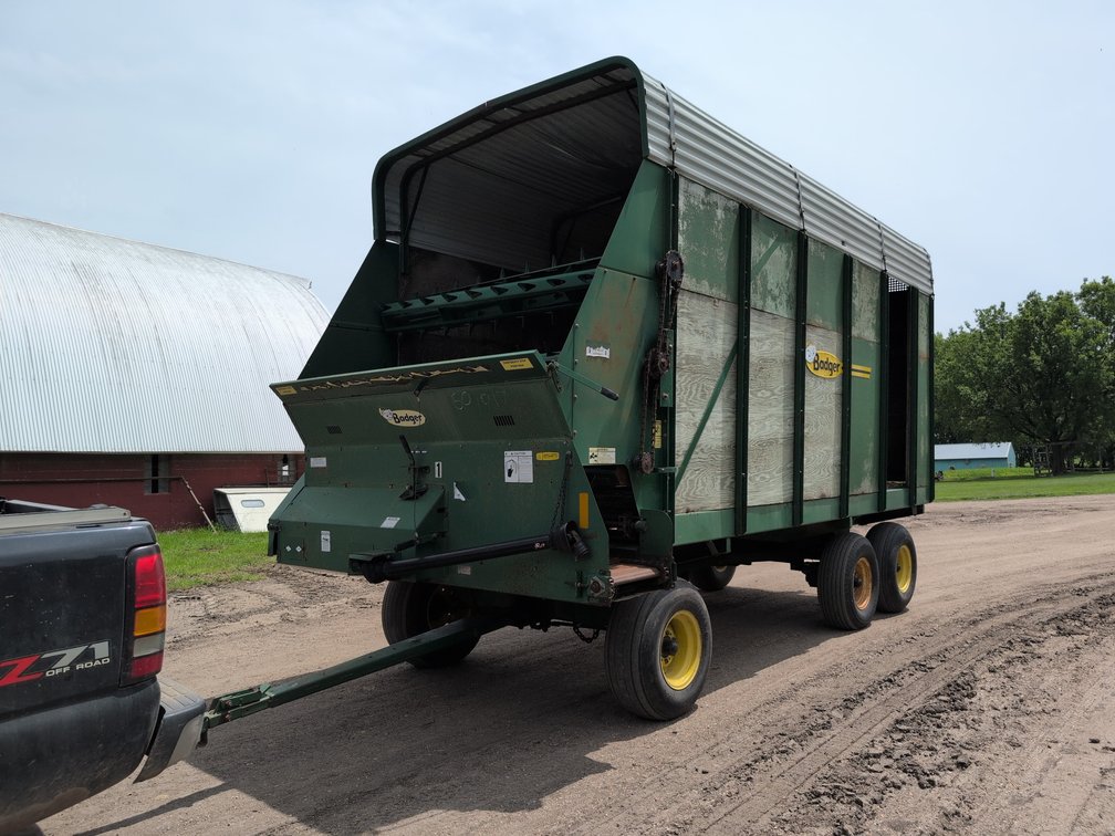BADGER FORAGE WAGON