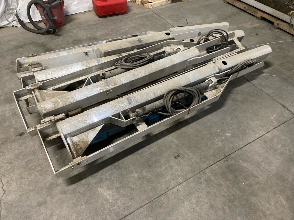 HEWITT PONTOON LEGS MISSING PUMP AND ELECTRONICS