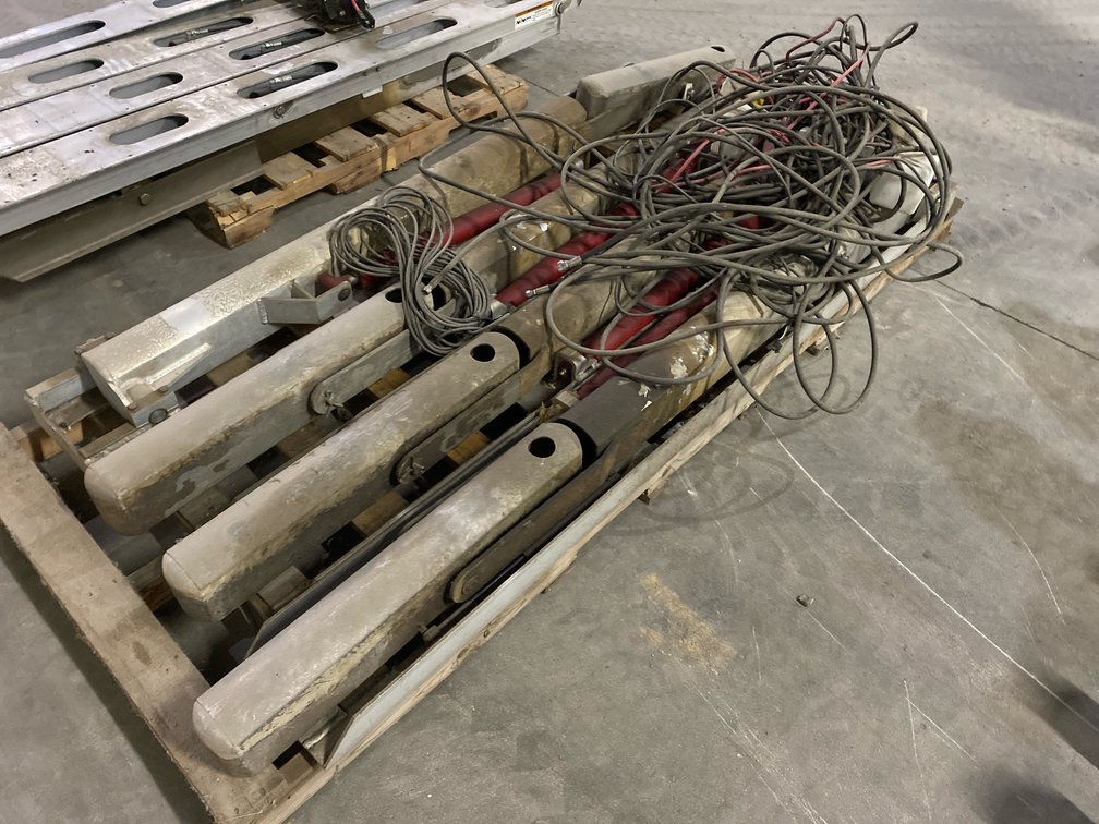 HEWITT PONTOON LEGS