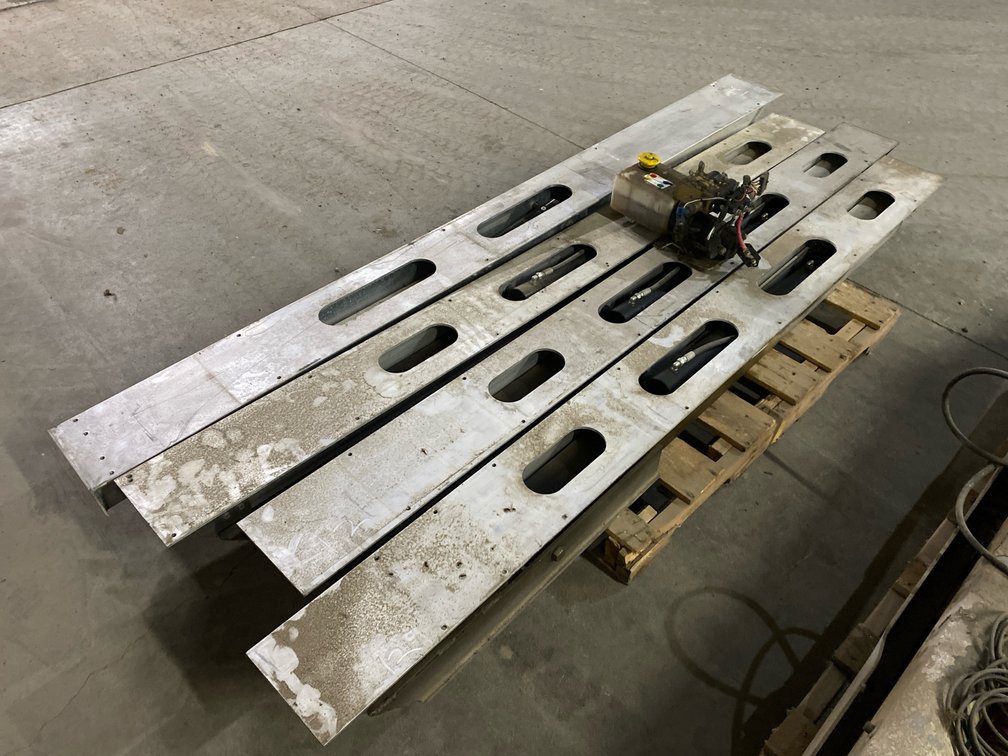 SEA LEGS FOR TRITOON OR PONTOON NO WIRE HARNESS OR CONTROLS 