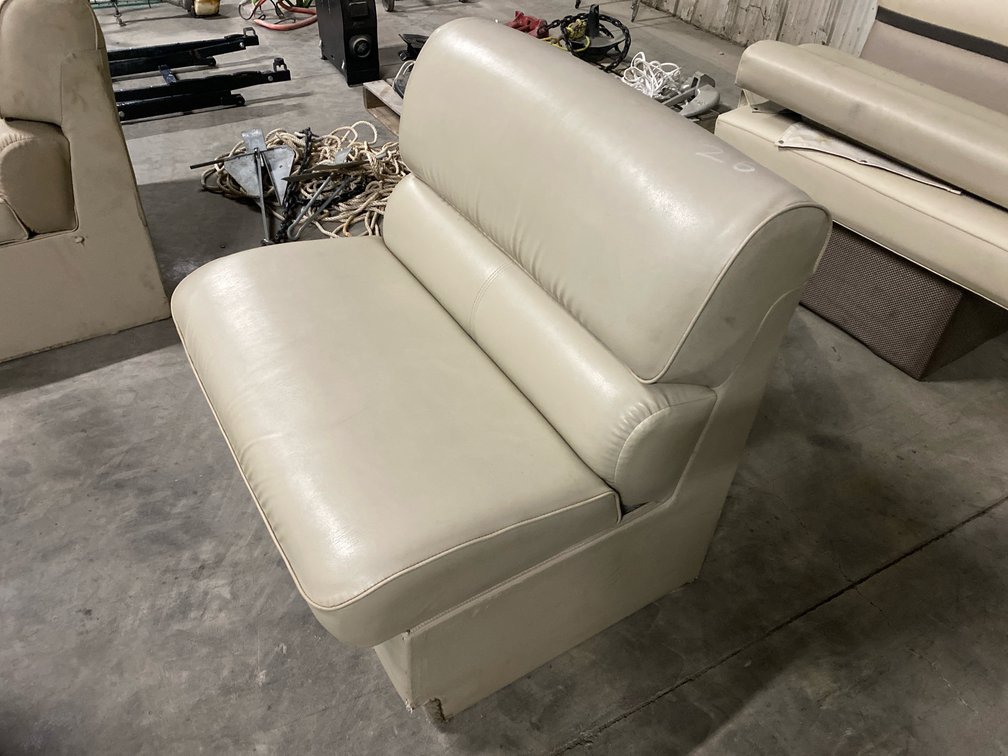 BENCH SEAT
