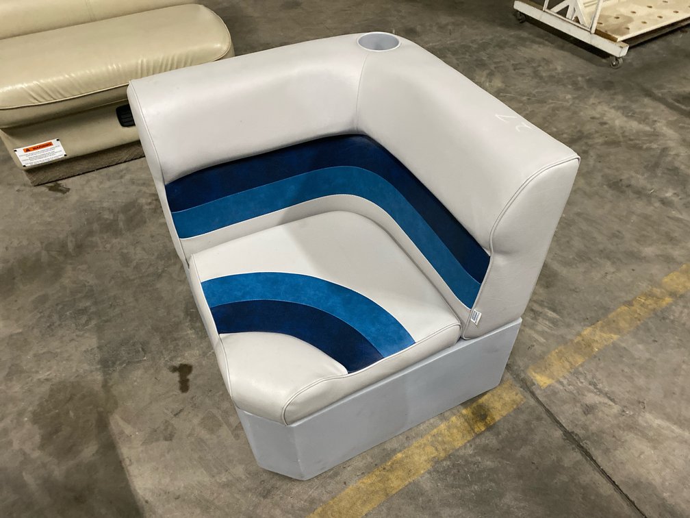 MARINE BENCH CORNER