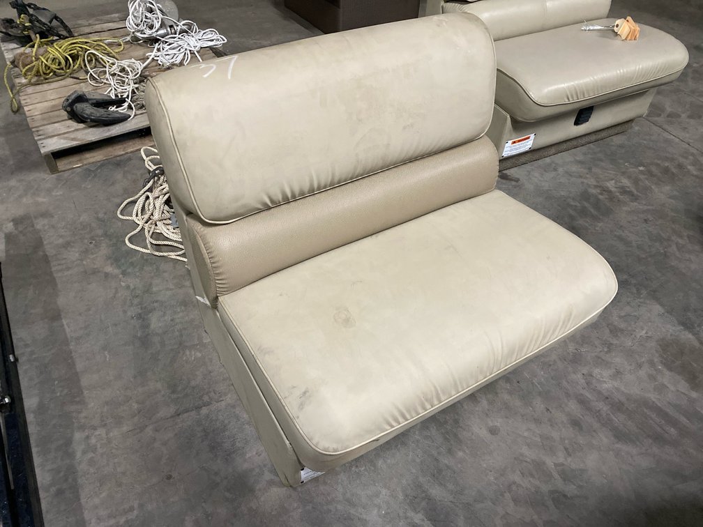 BENCH SEAT
