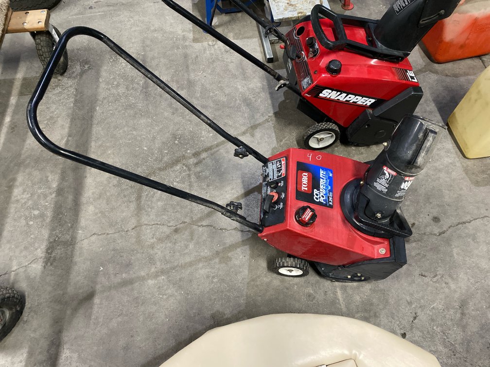 TORO SNOWBLOWER