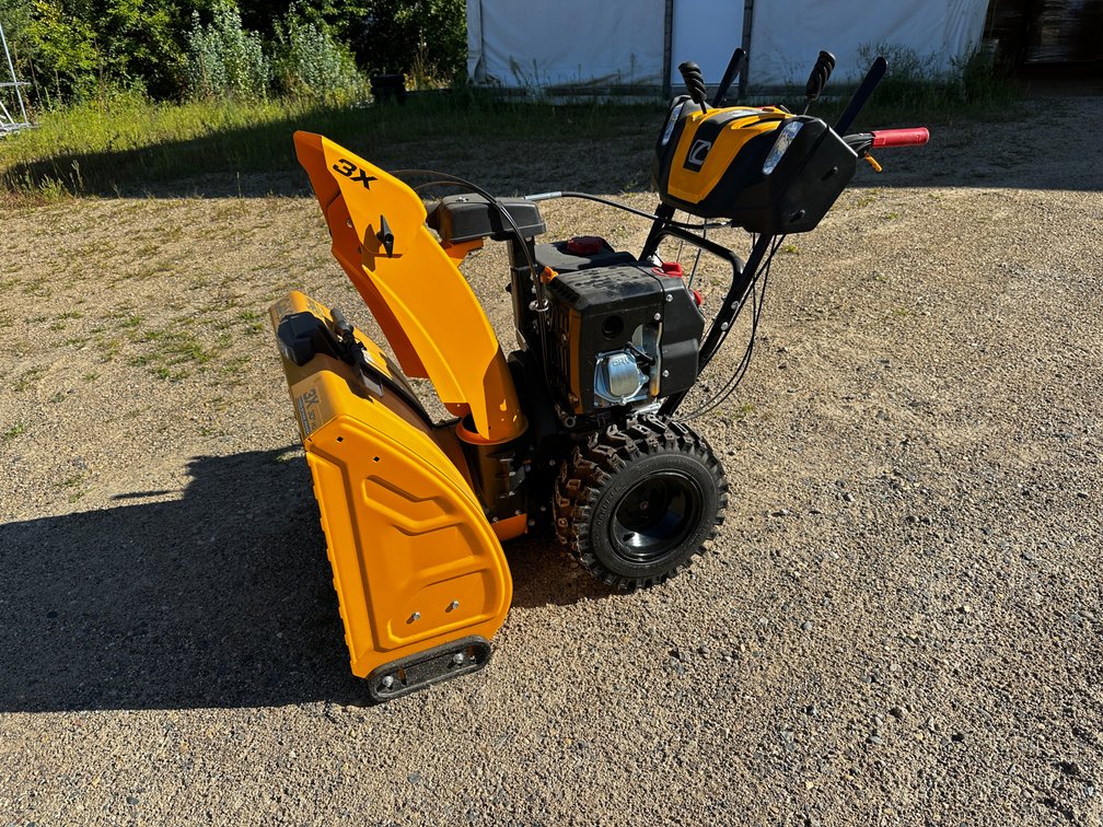 NEW CUB CADET 3X 30" HD SNOW BLOWER