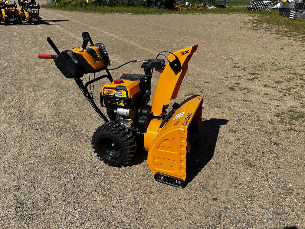 NEW CUB CADET 3X 28" INTELLIPOWER® THREE-STAGE SNOW BLOWER