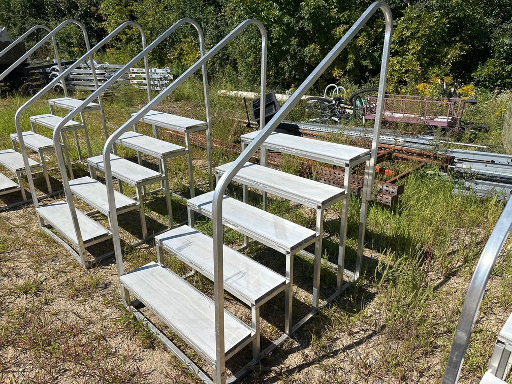 (1) 31.75"  TALL ALUMINUM STEPS W/ RAILING  
