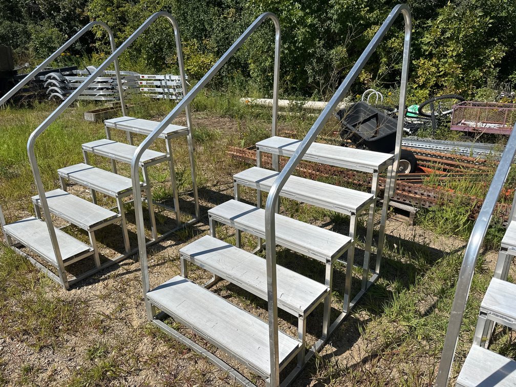 (1) 31.75"  TALL ALUMINUM STEPS W/ RAILING  