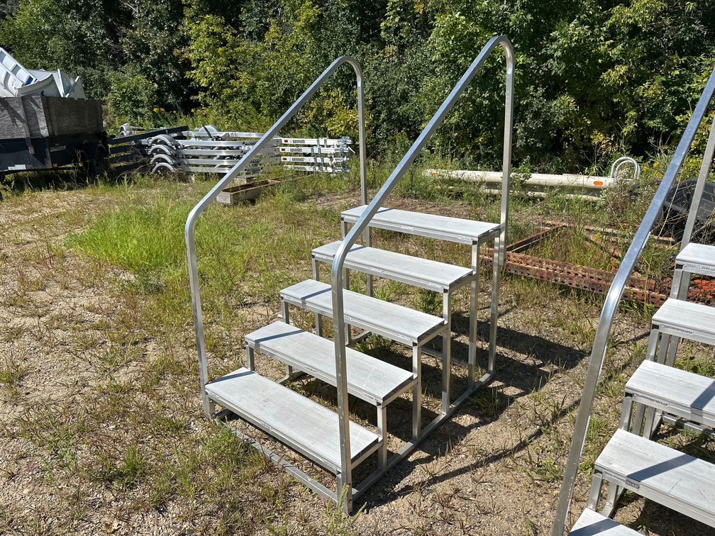 (1) 31.75"  TALL ALUMINUM STEPS W/ RAILING  