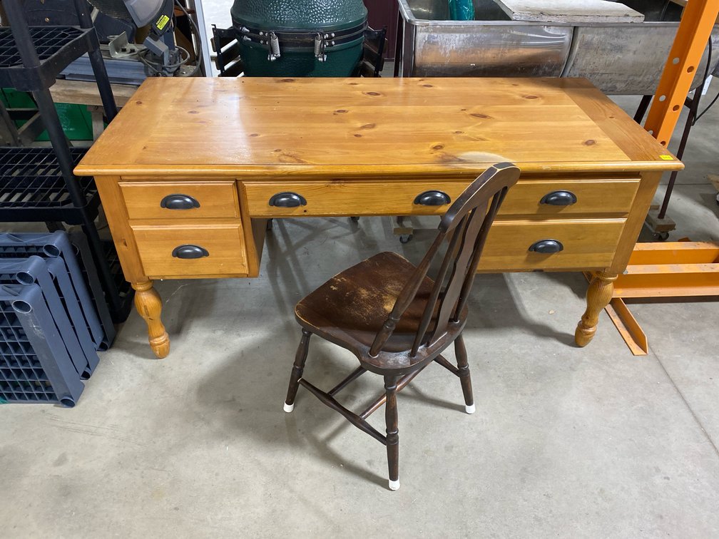 DESK/CHAIR