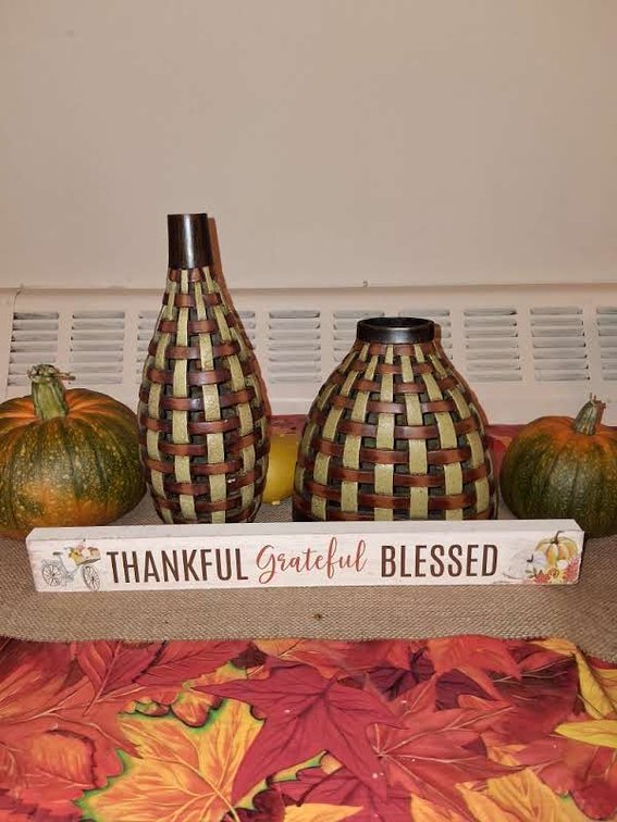2 WOVEN VASES AND SIGN