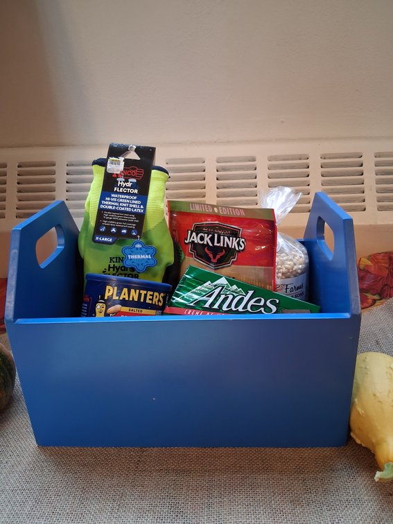 ICE FISHING GLOVES, POPCORN, SNACKS BASKET