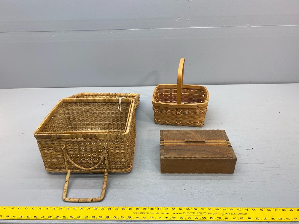 PICNIC BASKETS