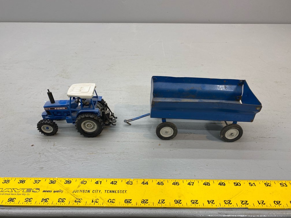 TOY TRACTOR/WAGON