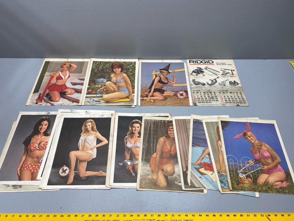 PIN UP CALENDARS