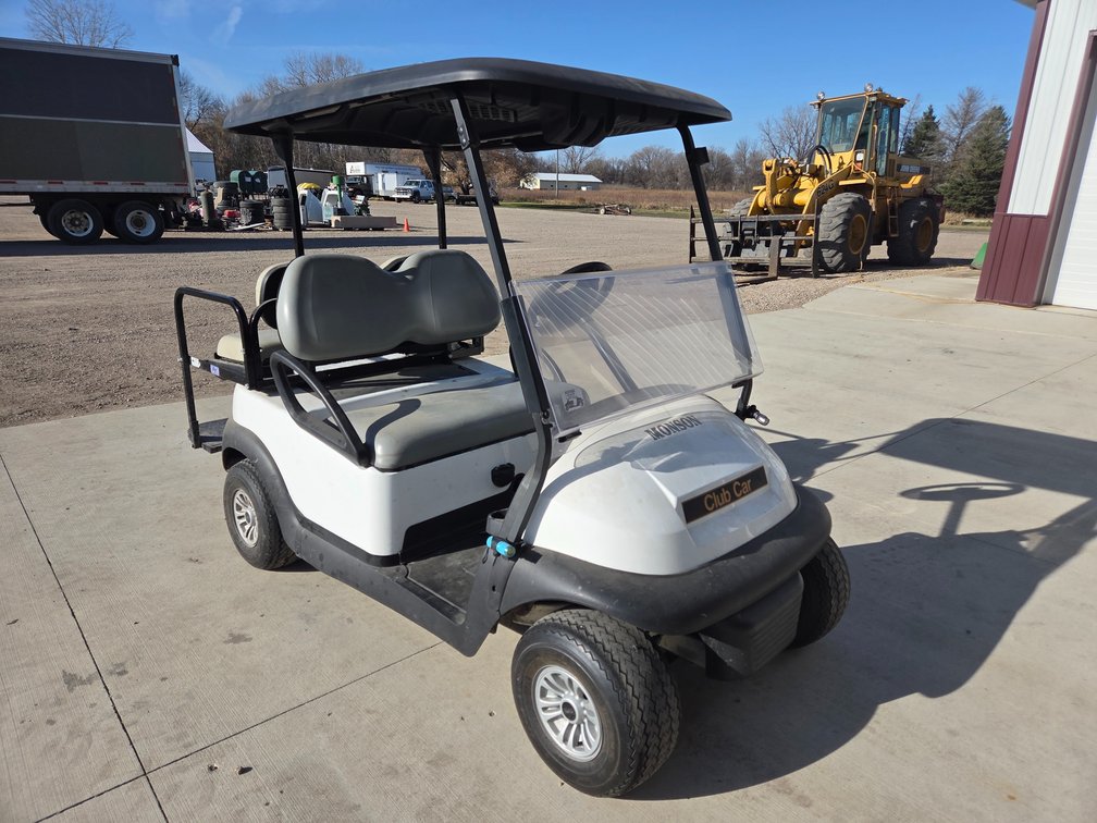 CLUB CAR GOLF CART