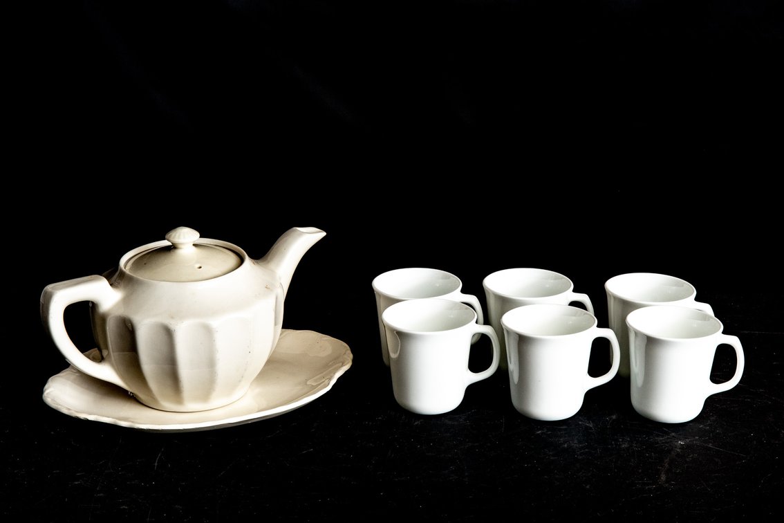 Fraunfelter Teapot & Corningware Tea Cups