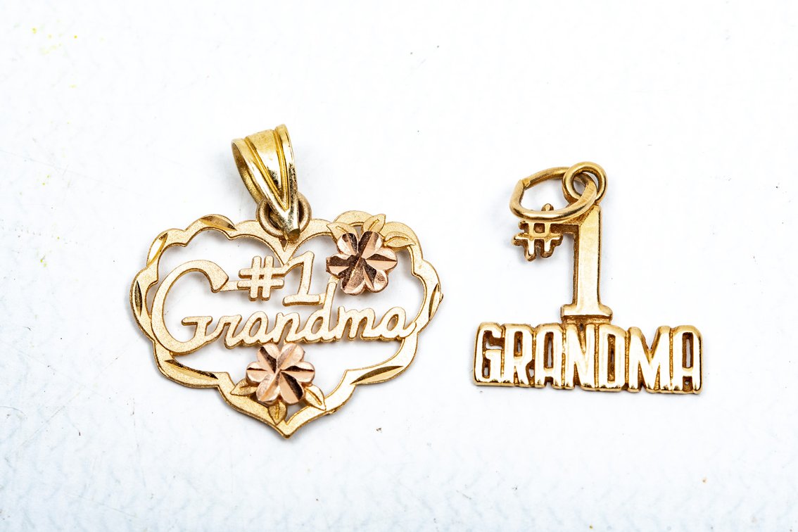 (2) 14k "#1 Grandma" Pendants