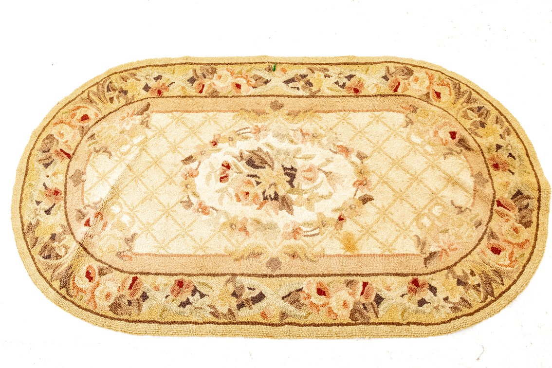 Petit Point Hook Collection Small Floral Area Rug