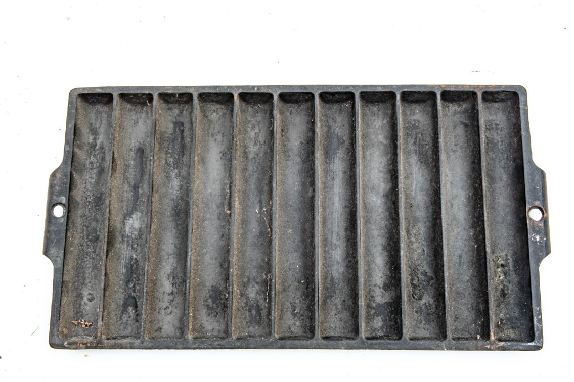 # 22 Griswold Corn Bread Pan