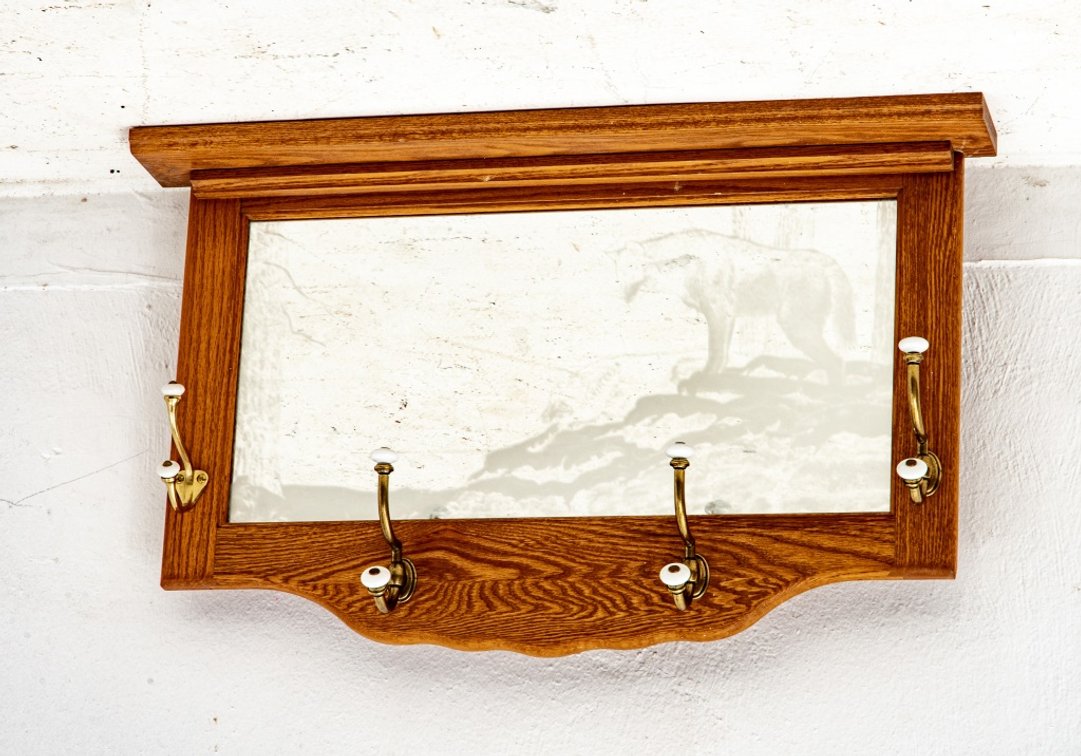 4 Hook Wall Mount Coat Rack w/ Wolves