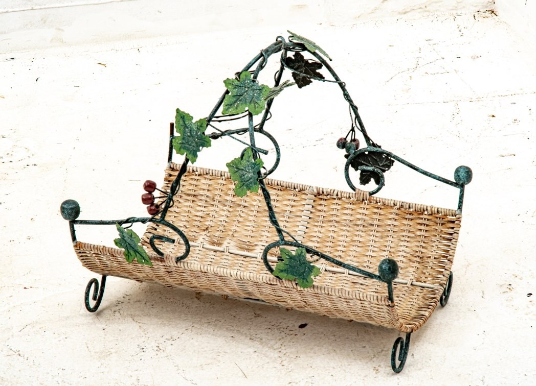 Wicker & Green Metal Log w/Leaves & Berries