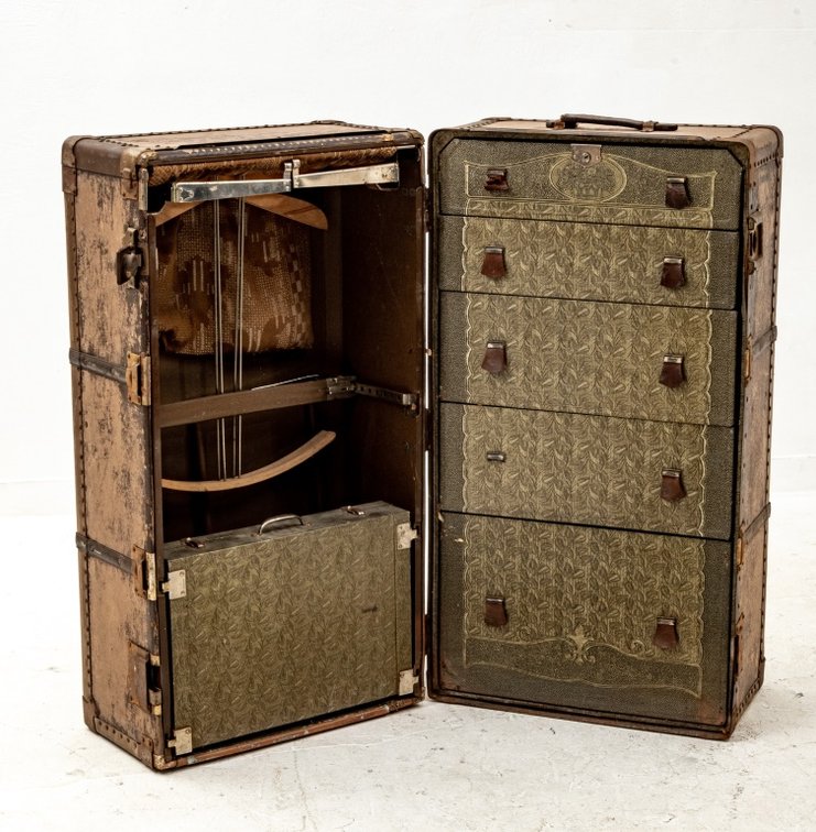 Hartmann Cushion Top Wardrobe Trunk