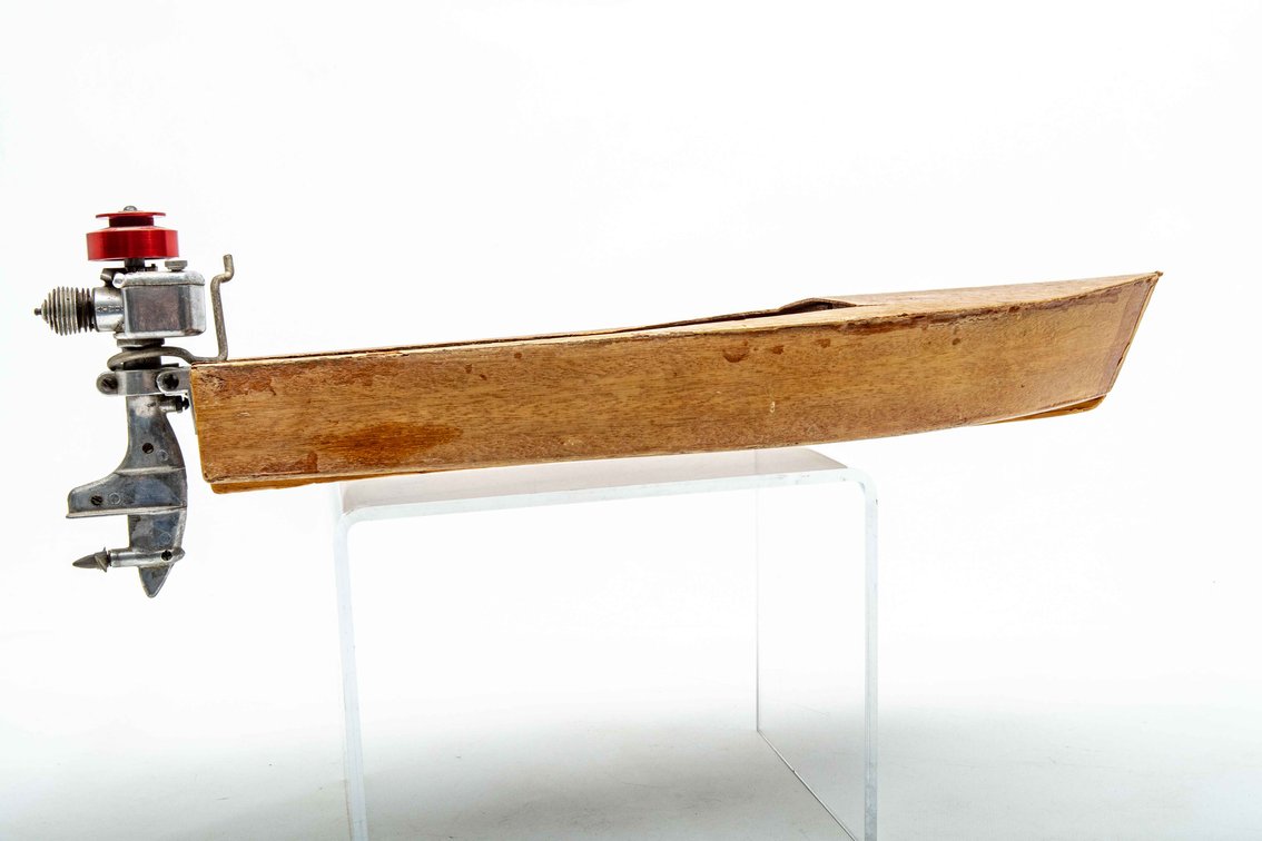 Wood Boat w/Wen-Mac Atwood Toy Outboard Motor .051