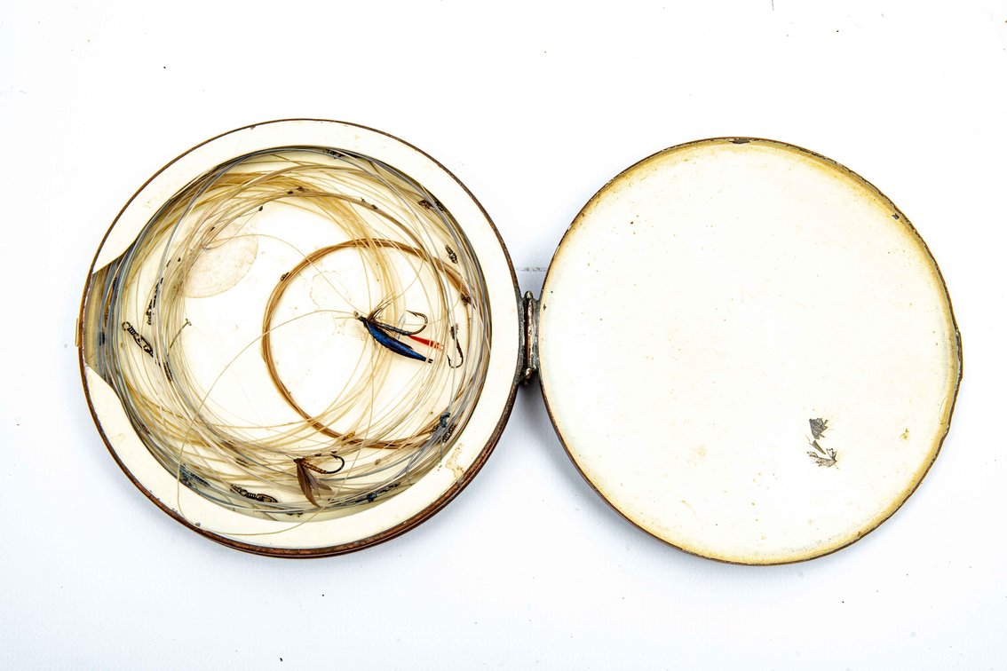 Copper Fly Cast Damper Tin with Flies Line Hooks
