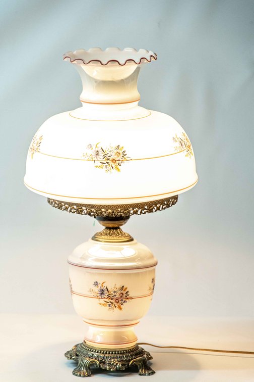 Lusterware "Gone With the Wind" Lamp