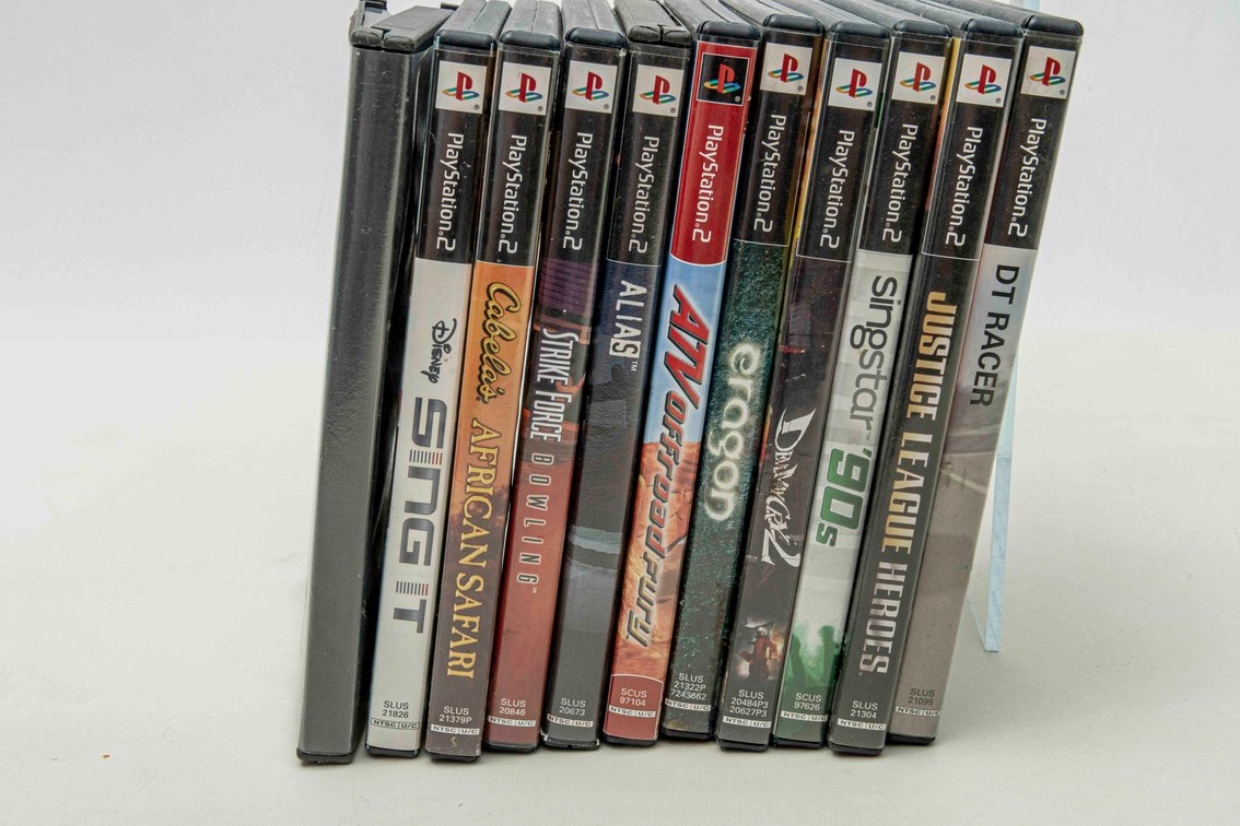 11 PS2 Games in Cases