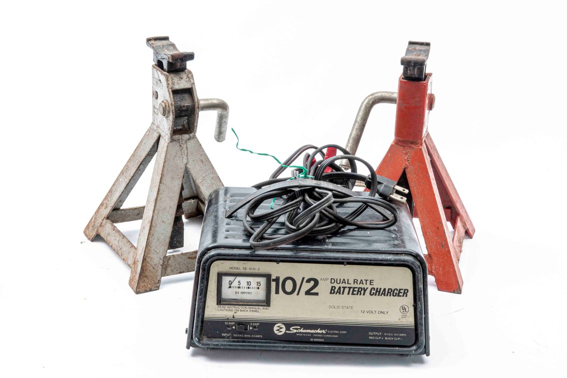 Dual Rate Battery Charger & 3 Ton Jack Stands