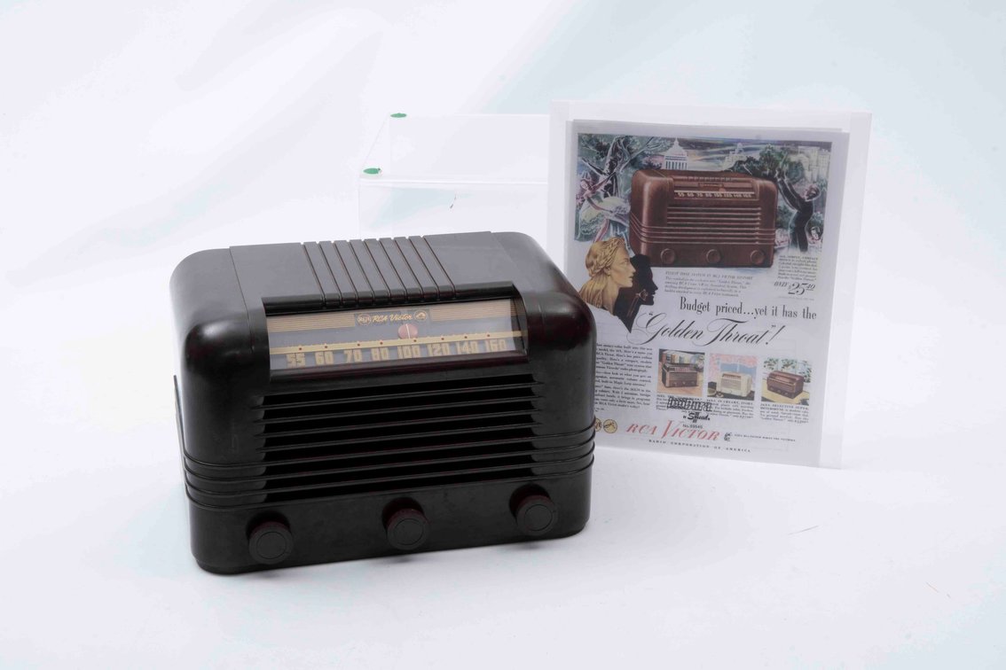 RCA Victor Tube Table Radio Bakelite 56X