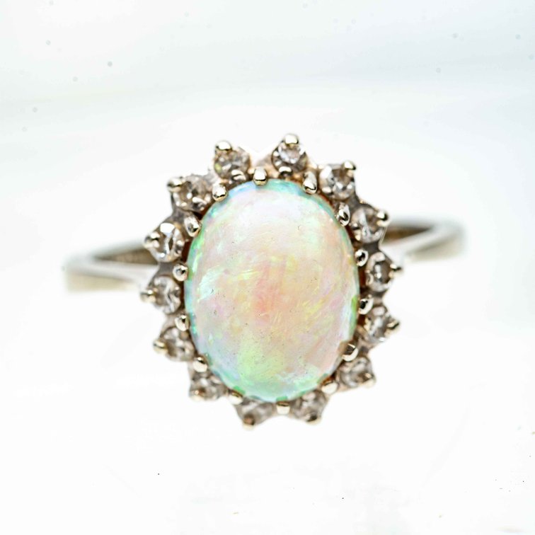 14K Opal Ring- 3.75 Grams- Size 6.25