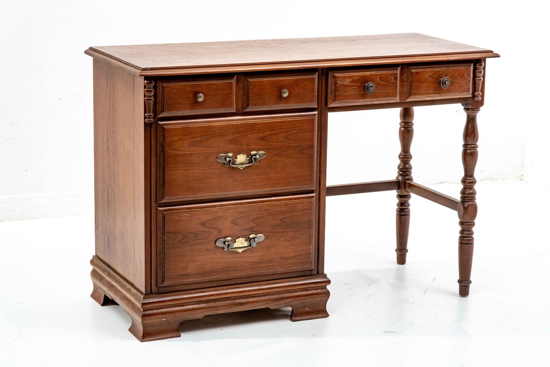 Norris of Richmond 4 Drawer Kneehole Desk